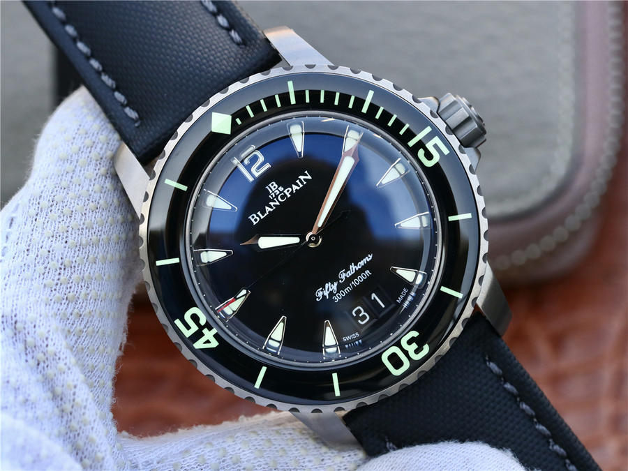 復刻手錶寶珀五十噚值得買嗎 HG寶珀全新的五十噚大日歴5050-12B30-B52A￥4580-高仿錶