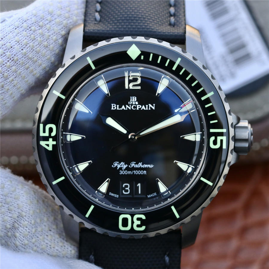 復刻手錶寶珀五十噚值得買嗎 HG寶珀全新的五十噚大日歴5050-12B30-B52A￥4580-高仿錶