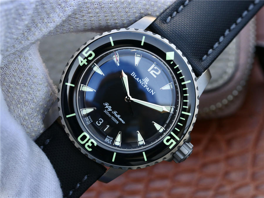 復刻手錶寶珀五十噚值得買嗎 HG寶珀全新的五十噚大日歴5050-12B30-B52A￥4580-高仿錶