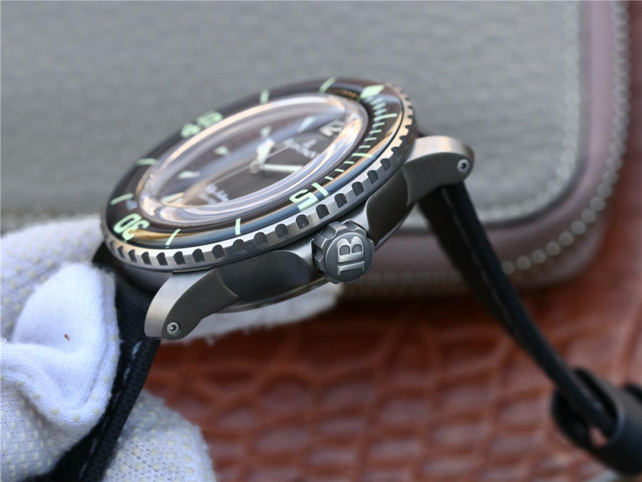 復刻手錶寶珀五十噚值得買嗎 HG寶珀全新的五十噚大日歴5050-12B30-B52A￥4580-高仿錶