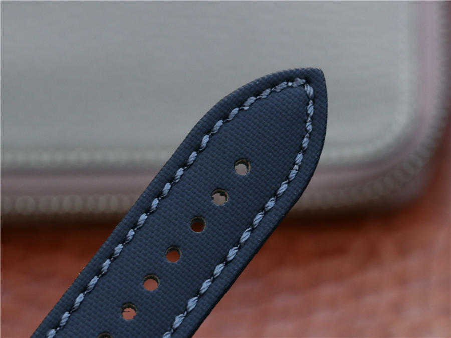 復刻手錶寶珀五十噚值得買嗎 HG寶珀全新的五十噚大日歴5050-12B30-B52A￥4580-高仿錶