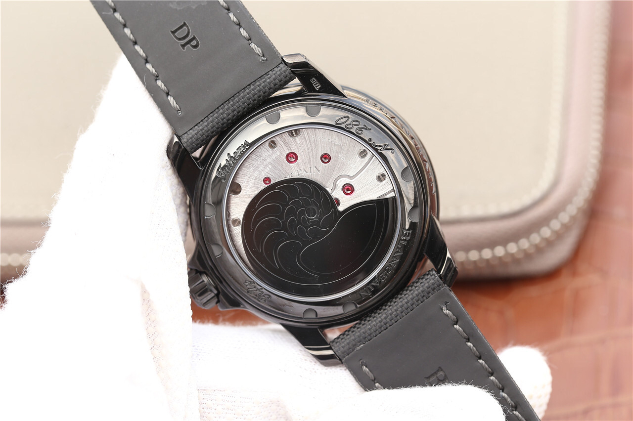 復刻手錶錶寶珀五十噚 ZF寶珀五十噚“黑武士”5015-11C30-52版￥4580-高仿錶