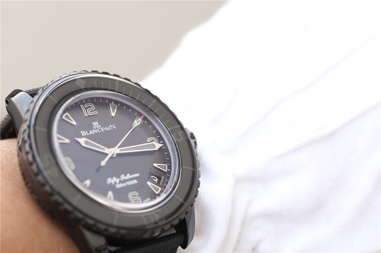 復刻手錶錶寶珀五十噚 ZF寶珀五十噚“黑武士”5015-11C30-52版￥4580-高仿錶