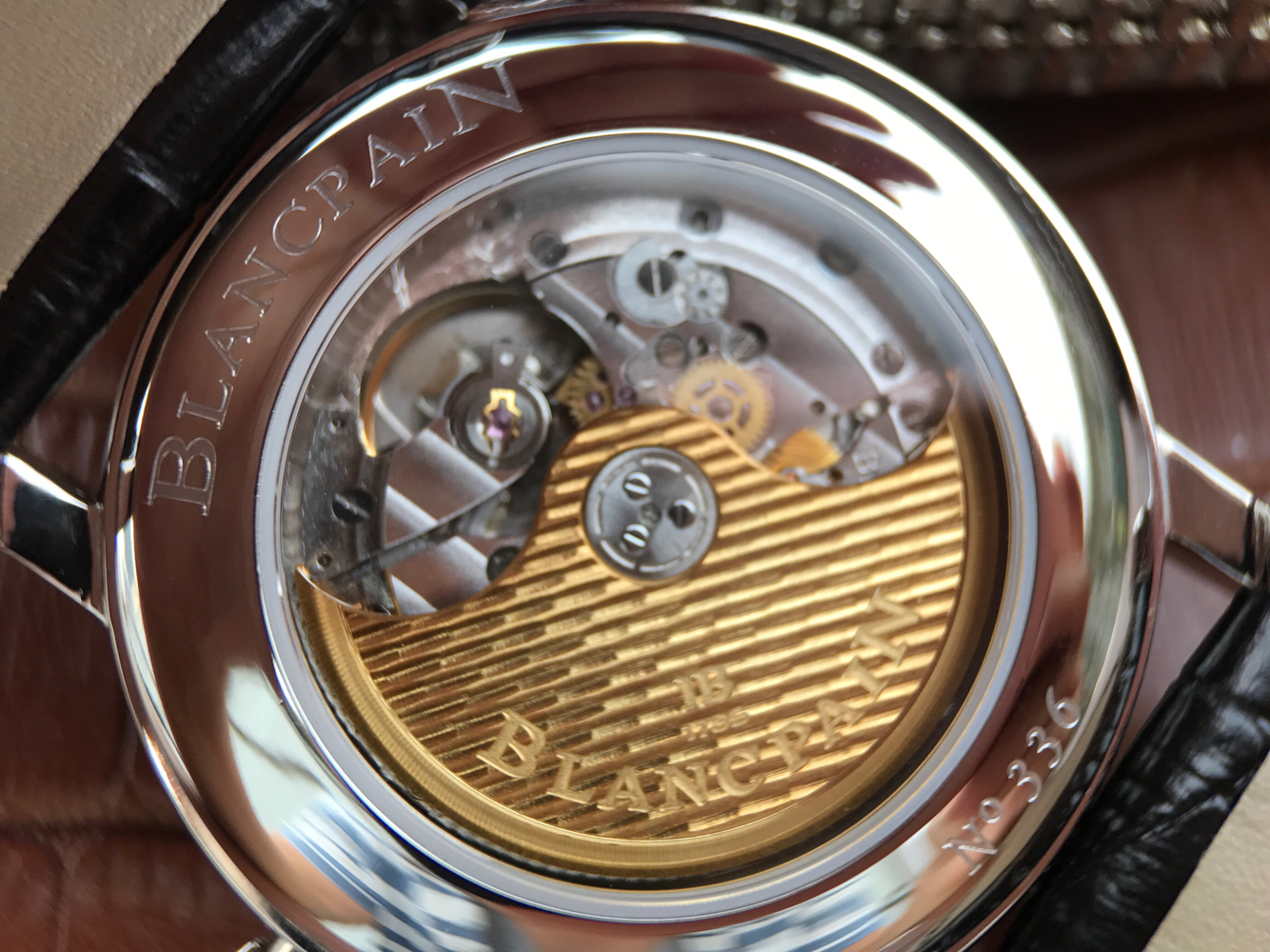 寶珀手錶精仿 寶珀經典繫列6669大日歴視窗腕錶￥3180-高仿錶