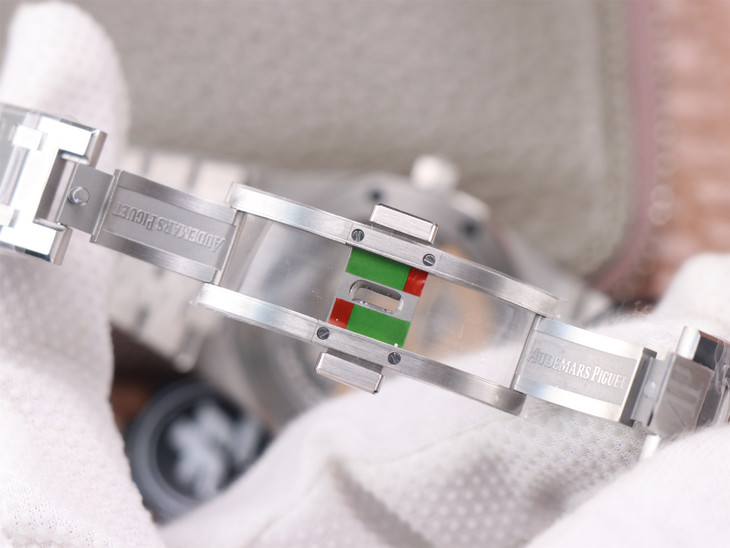 愛彼皇家橡樹哪家1比1復刻的好 15202 ZF愛彼15202ST.OO.1240ST.01￥3480-高仿錶