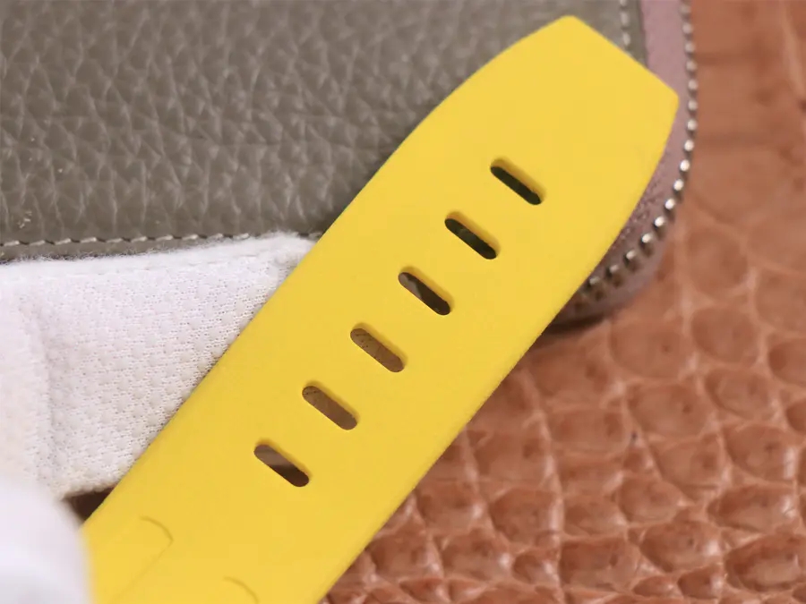 愛彼皇家橡樹一比一高仿價格 tw廠愛彼皇家橡樹離岸型26703ST.OO.A051CA.01 黃梅￥3980-高仿錶