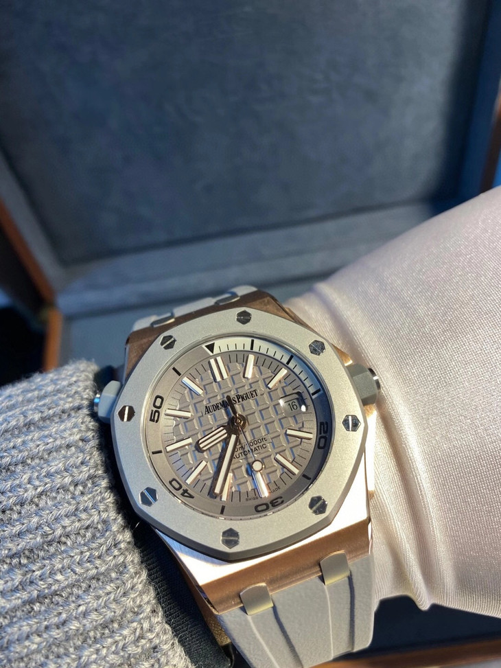 愛彼皇家橡樹離岸1比1復刻 AI愛彼皇家橡樹離岸型15711OI.OO.A006CA.01￥3480-高仿錶