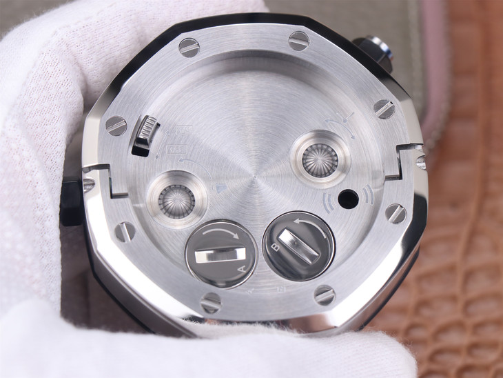 愛彼15710哪款1比1復刻的好 tz愛彼皇家橡樹離岸型 15710經典致敬桌鐘￥2980-高仿錶