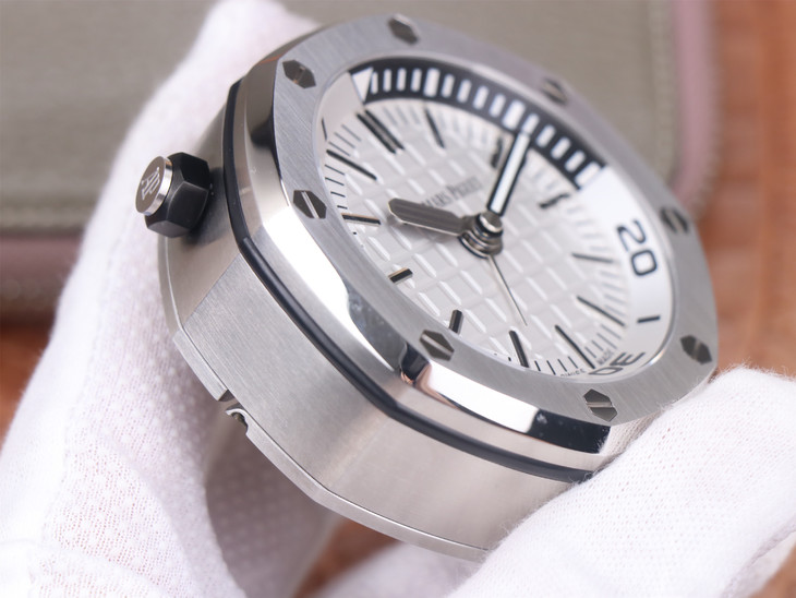 愛彼15710哪款1比1復刻的好 tz愛彼皇家橡樹離岸型 15710經典致敬桌鐘￥2980-高仿錶