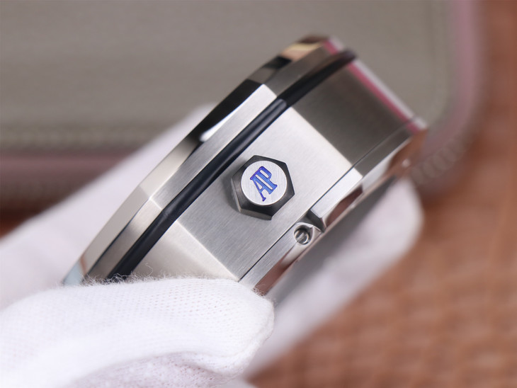 愛彼15710哪款1比1復刻的好 tz愛彼皇家橡樹離岸型 15710經典致敬桌鐘￥2980-高仿錶