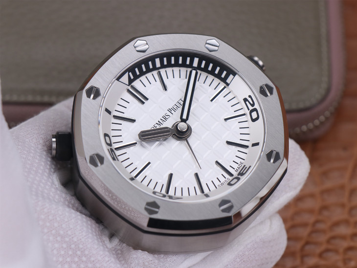 愛彼15710哪款1比1復刻的好 tz愛彼皇家橡樹離岸型 15710經典致敬桌鐘￥2980-高仿錶