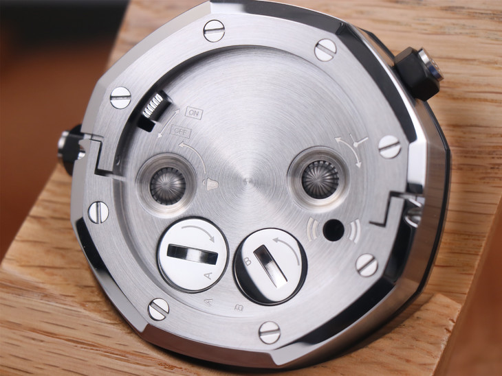 愛彼15710哪款1比1復刻的好 tz愛彼皇家橡樹離岸型 15710經典致敬桌鐘￥2980-高仿錶