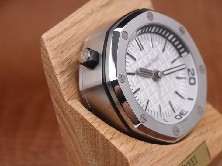 愛彼15710哪款1比1復刻的好 tz愛彼皇家橡樹離岸型 15710經典致敬桌鐘￥2980-高仿錶