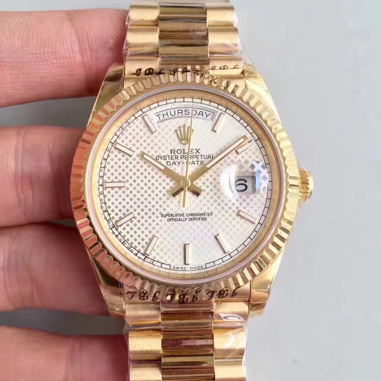 復刻一比一勞力士（Rolex）星期日歴型118238A-83208金錶全自動機械男錶-高仿錶