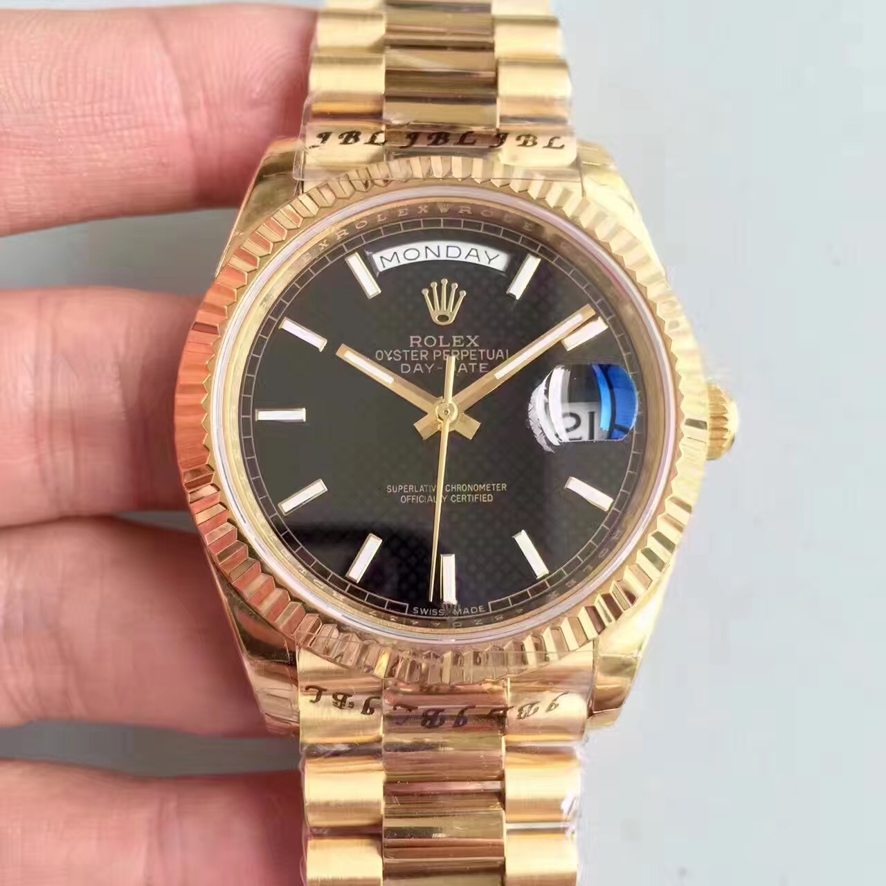 復刻一比一勞力士（Rolex）星期日歴型118238A-83208金錶全自動機械男錶-高仿錶