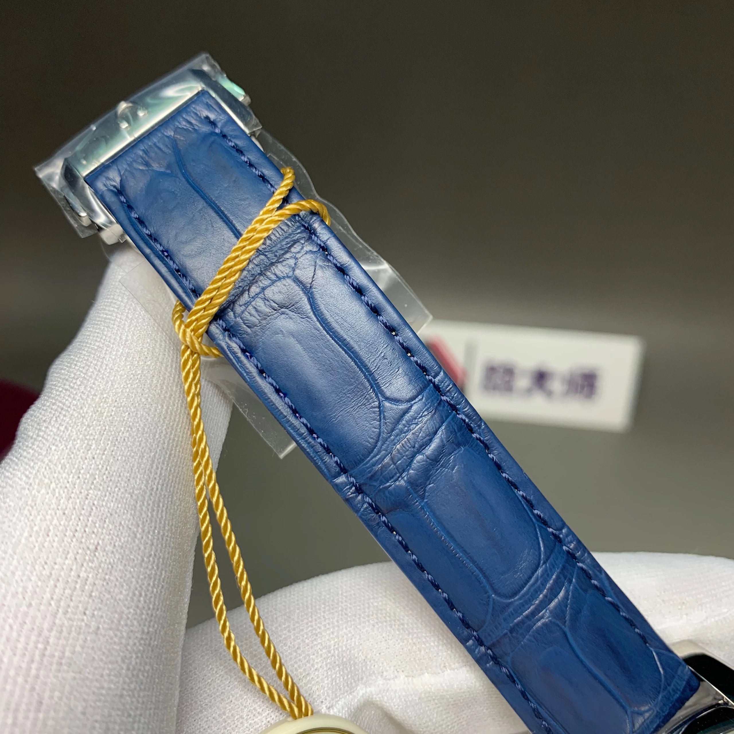 s廠歐米茄蝶飛繫列433.33.41.21.03.001明亮之藍鱷魚皮男士機械錶最好的版本-高仿錶