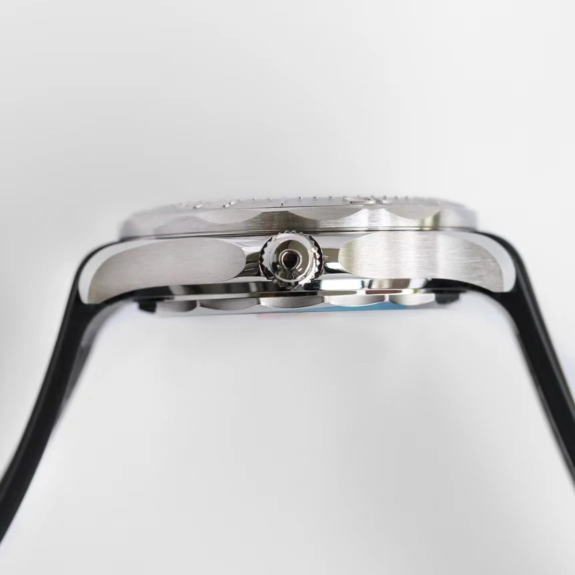 OR歐米茄海馬300米系列210.30.42.20.01.002鋼帶機械男表-高仿錶