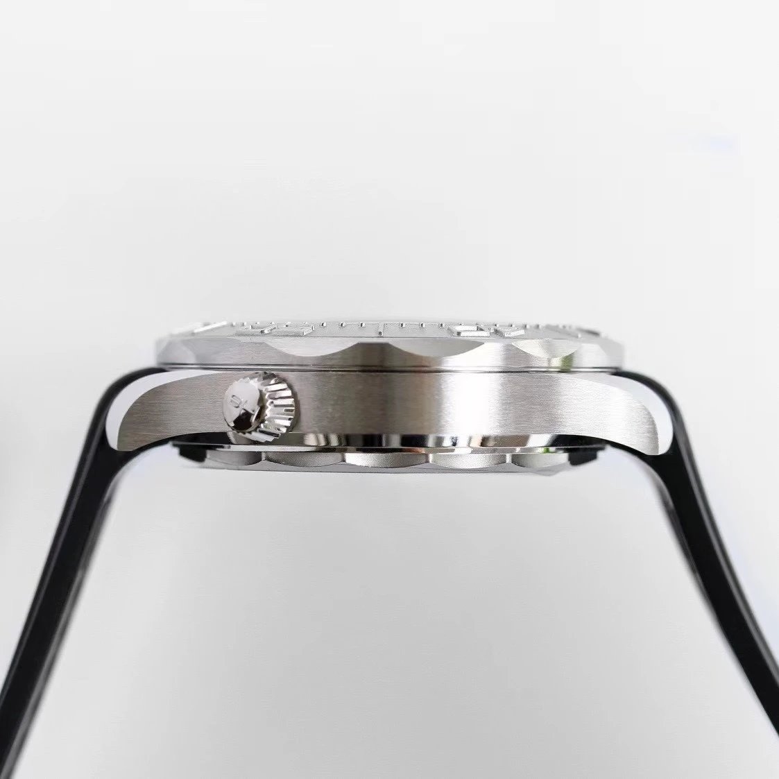 OR歐米茄海馬300米系列210.30.42.20.01.002鋼帶機械男表-高仿錶