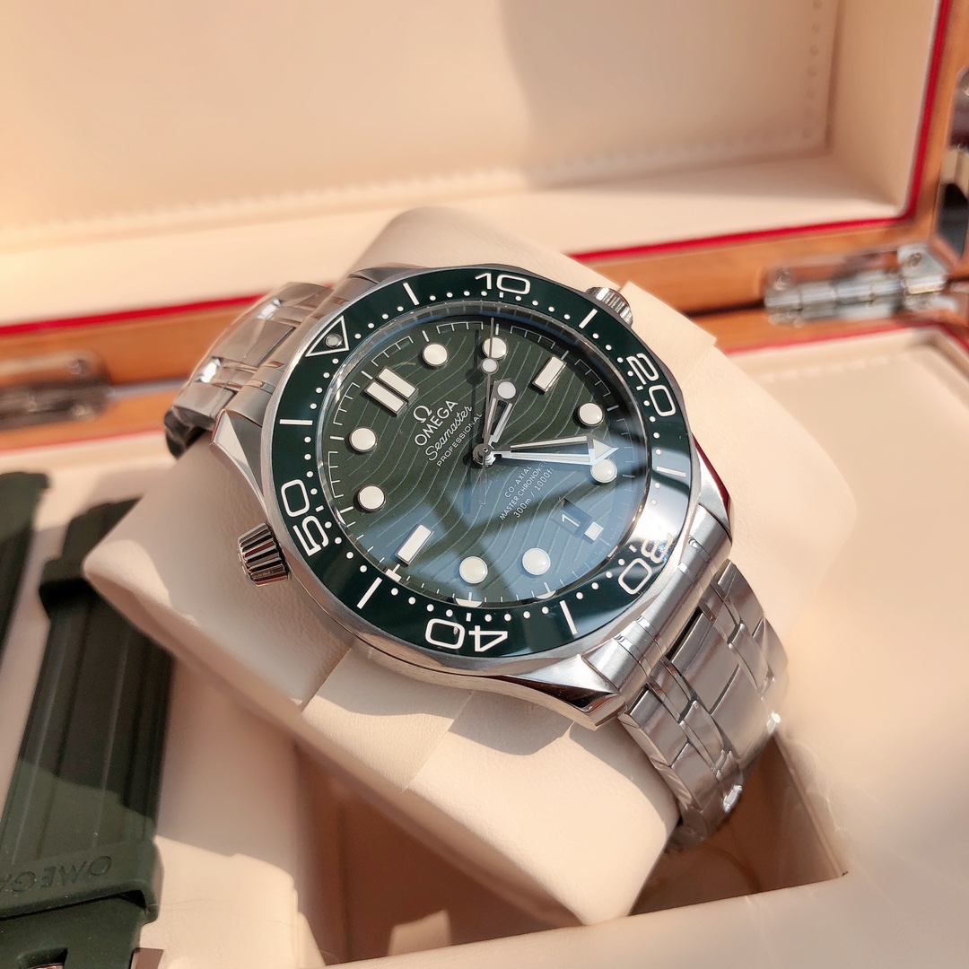 OMEGA歐米茄高仿錶新款綠馬海洋宇宙300m同軸至臻天文臺42mm潛水錶-高仿錶