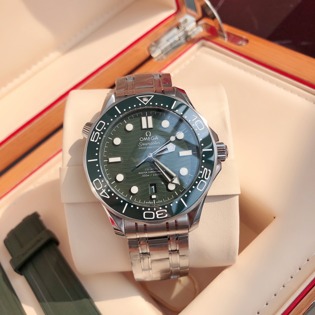 OMEGA歐米茄高仿錶新款綠馬海洋宇宙300m同軸至臻天文臺42mm潛水錶-高仿錶