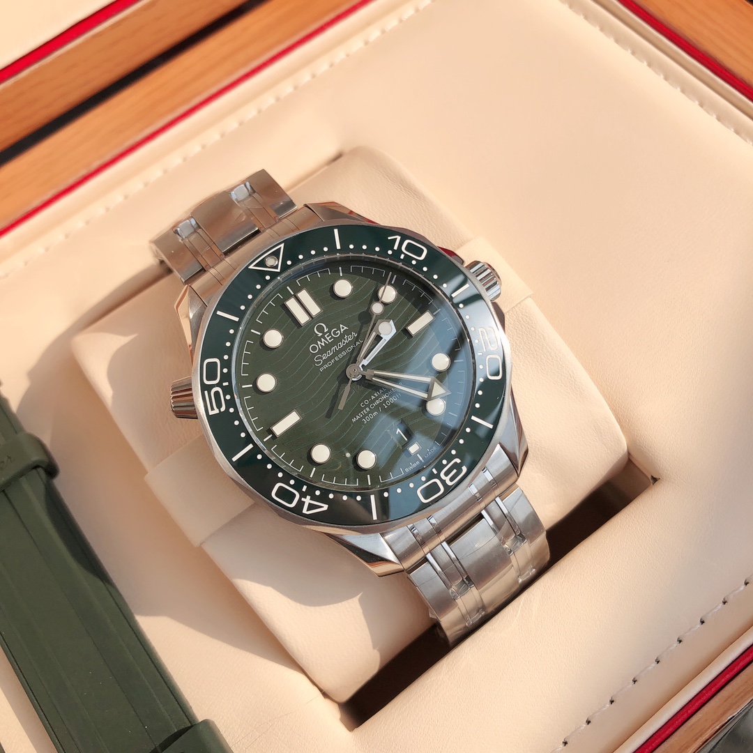 OMEGA歐米茄高仿錶新款綠馬海洋宇宙300m同軸至臻天文臺42mm潛水錶-高仿錶