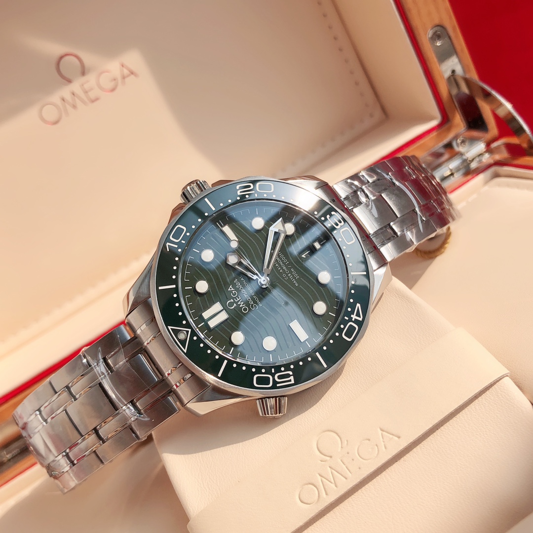 OMEGA歐米茄高仿錶新款綠馬海洋宇宙300m同軸至臻天文臺42mm潛水錶-高仿錶