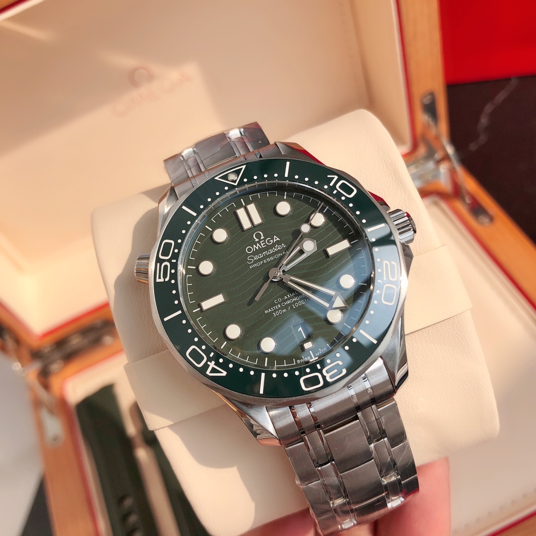 OMEGA歐米茄高仿錶新款綠馬海洋宇宙300m同軸至臻天文臺42mm潛水錶-高仿錶