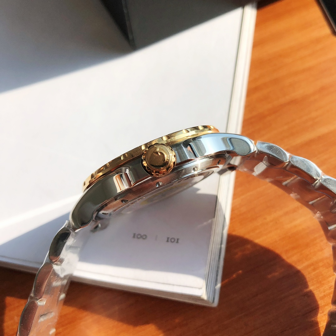 愛因斯坦鐘愛的品牌Movado Series800石英潛水夜光復刻腕錶-高仿錶